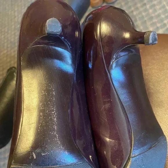 Stuart Weitzman Patent Leather Purple kitten Heels - Picture 5 of 7
